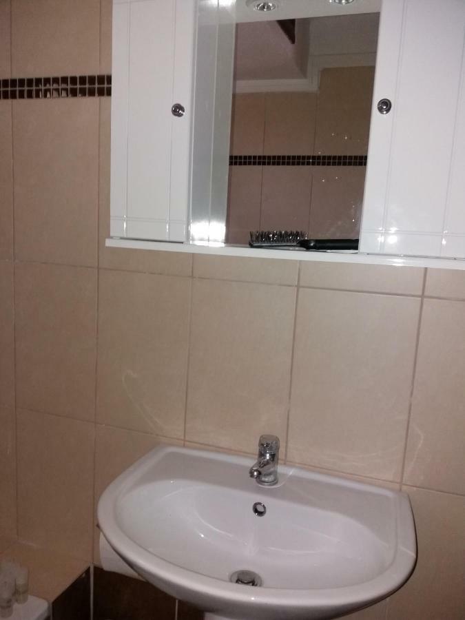 Jordan'S Appartment At ניאה מיכאניונה מראה חיצוני תמונה